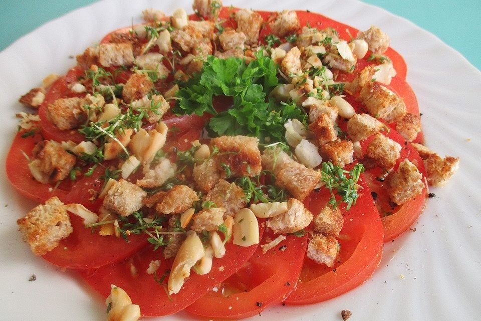 Tomaten-Carpacchio mit Knusper-Topping