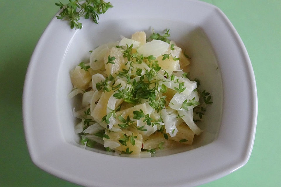 Ananas - Zwiebel - Salat