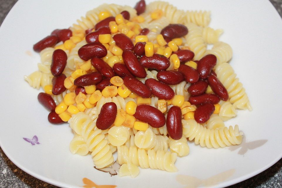 Fusilli mit Mais und Kidneybohnen