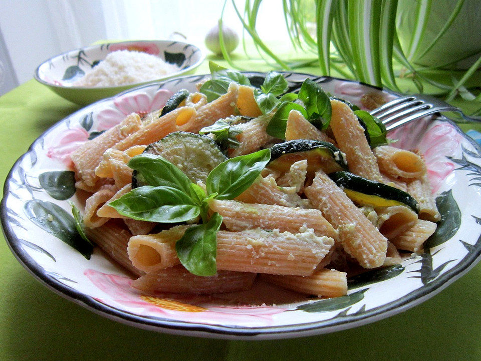 Penne mit Zucchini und Ricotta von trekneb| Chefkoch