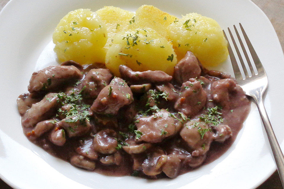 Hähnchenbrust in Champignon - Rotwein - Sahnesoße