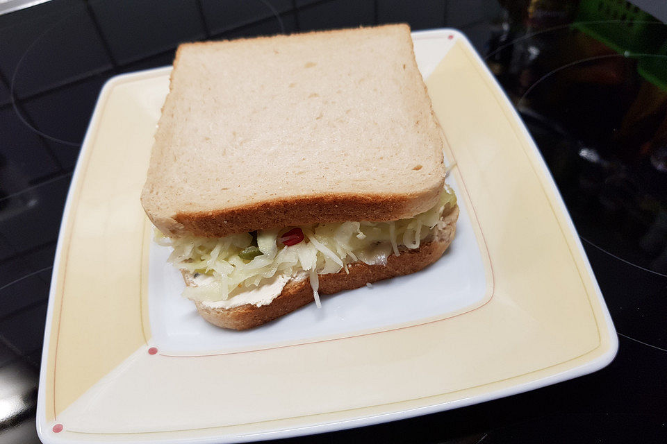 Weißkrautsandwich mit Chili und Waldhonig