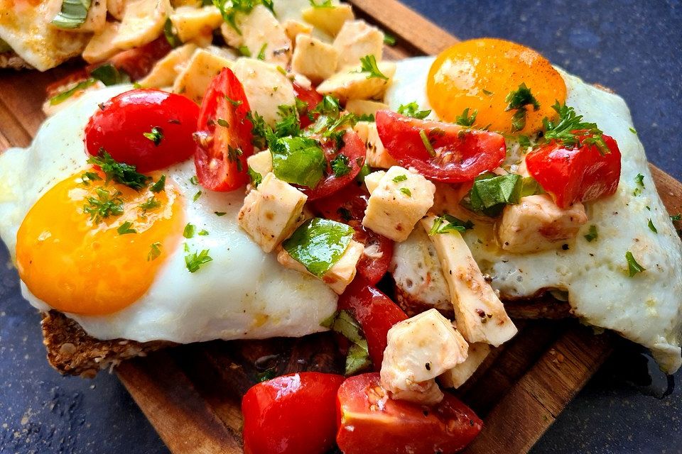 Caprese-Avocado-Breakfast-Toast