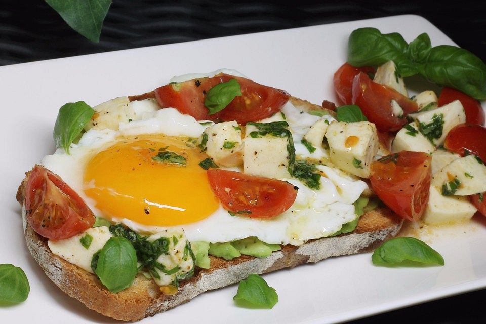 Caprese-Avocado-Breakfast-Toast