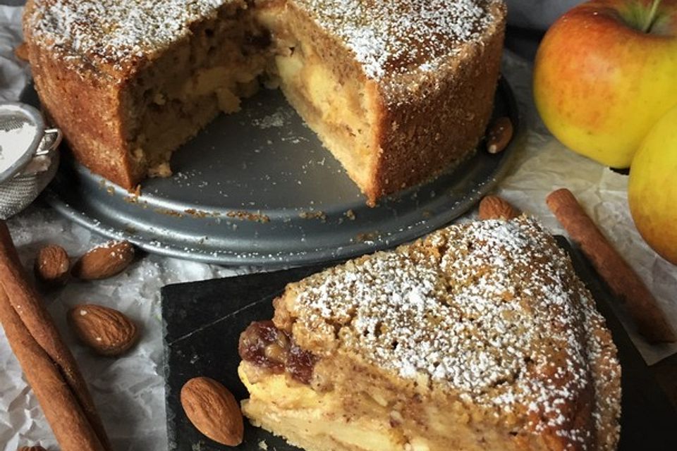 Apfelkuchen mit Mandel-Sahneguss