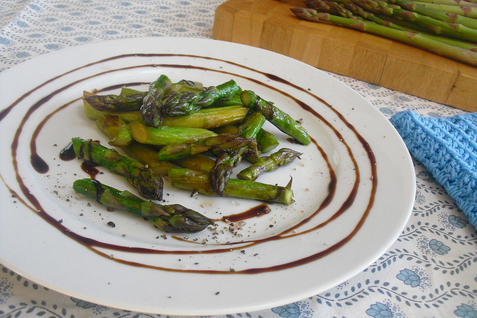 Grüner Spargel, gebraten