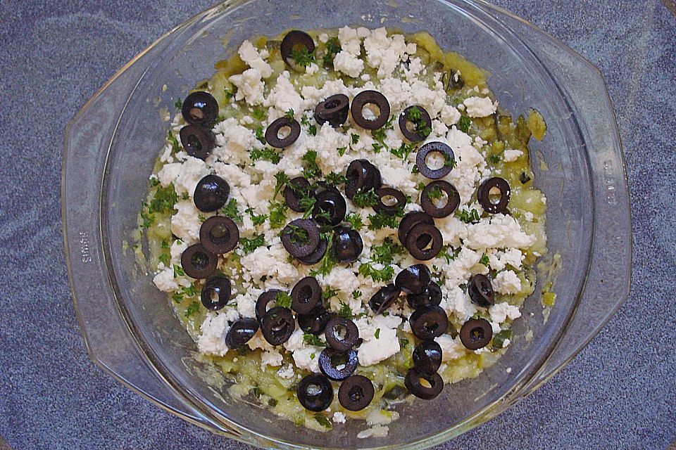 Zucchinipüree mit Oliven und Feta