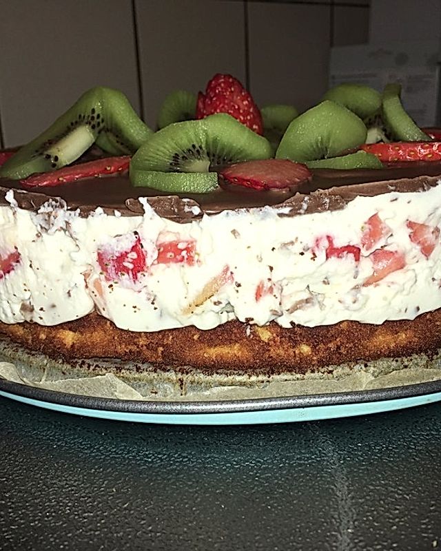 Yogurette-Erdbeer-Torte mit Mandelbiskuitboden