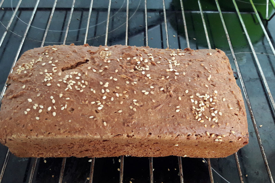 Dinkel-Buchweizen-Sesambrot