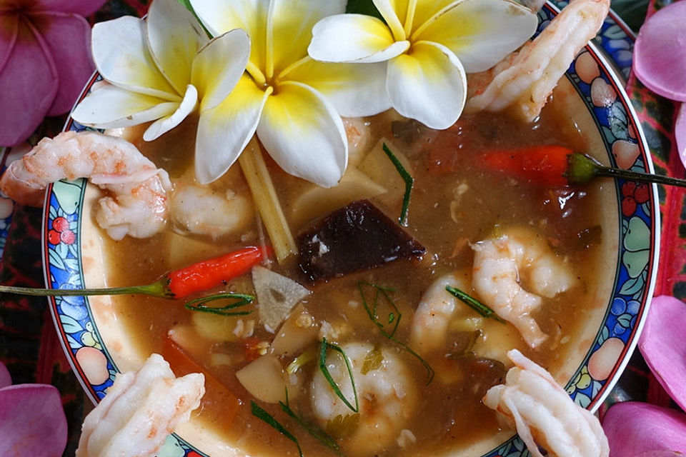 Tom Yam Kum - würzige Garnelensuppe Madura-Art nach 'Mbak Mirna'