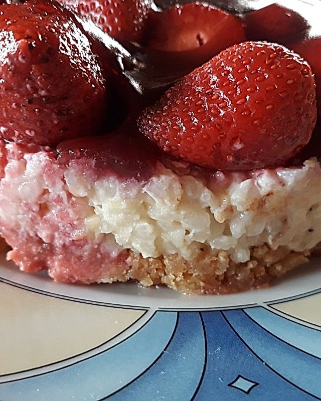 Milchreis-Torte mit Erdbeeren