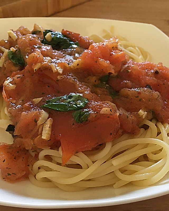 Spaghetti mit schneller Tomatensoße aus dem Backofen