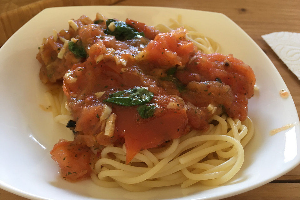 Spaghetti mit schneller Tomatensoße aus dem Backofen