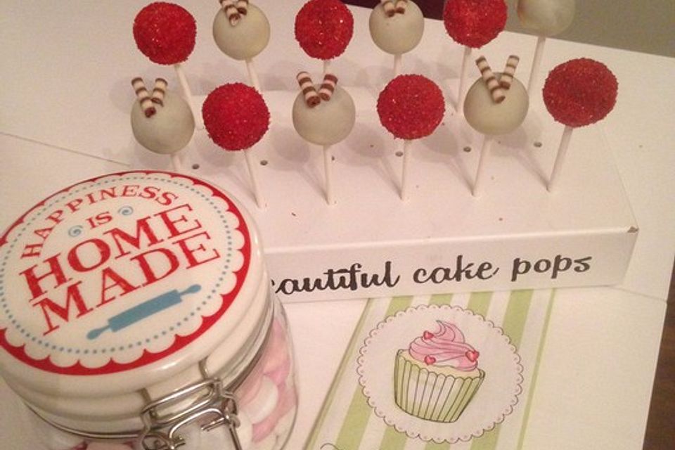 Nougat-Cake-Pops mit Zimt und Kakao