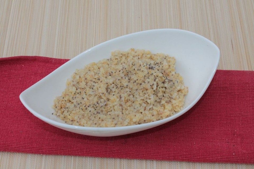 Bulgur und Chiasamen in Reismilch