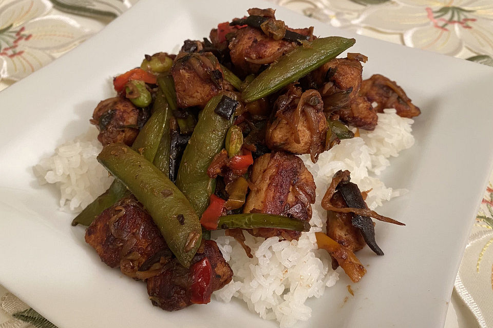 Chinesisches Szechuanstyle Hähnchen mit Chili - scharf