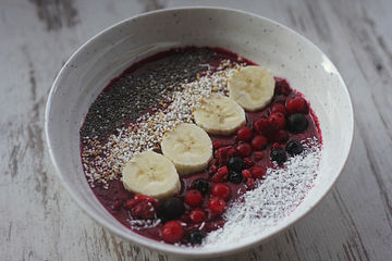Rote Smoothie Bowl