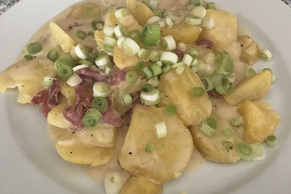 Rahmkartoffeln mit Schinkenwürfeln