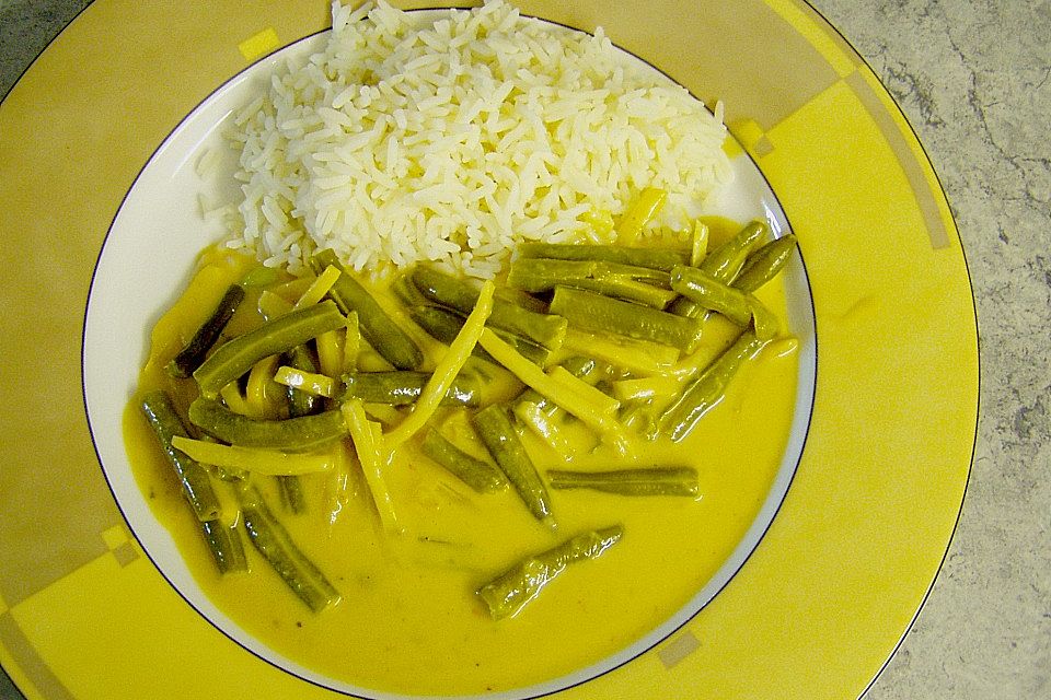 Rindfleisch in Kokosmilch mit rotem Curry