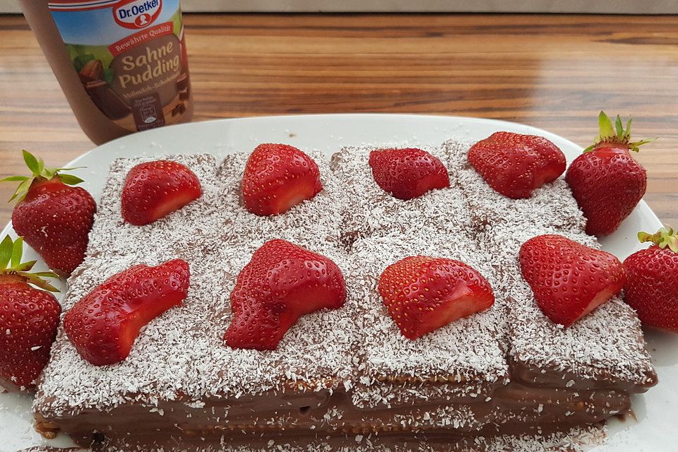 Butterkekskuchen mit Schokopudding und Kokosraspeln