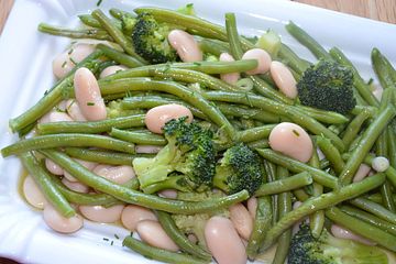 Brokkoli-Bohnen-Artischocken-Salat