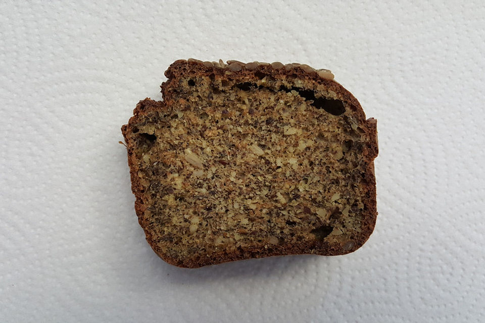 Low-Carb Brot mit Hanfmehl