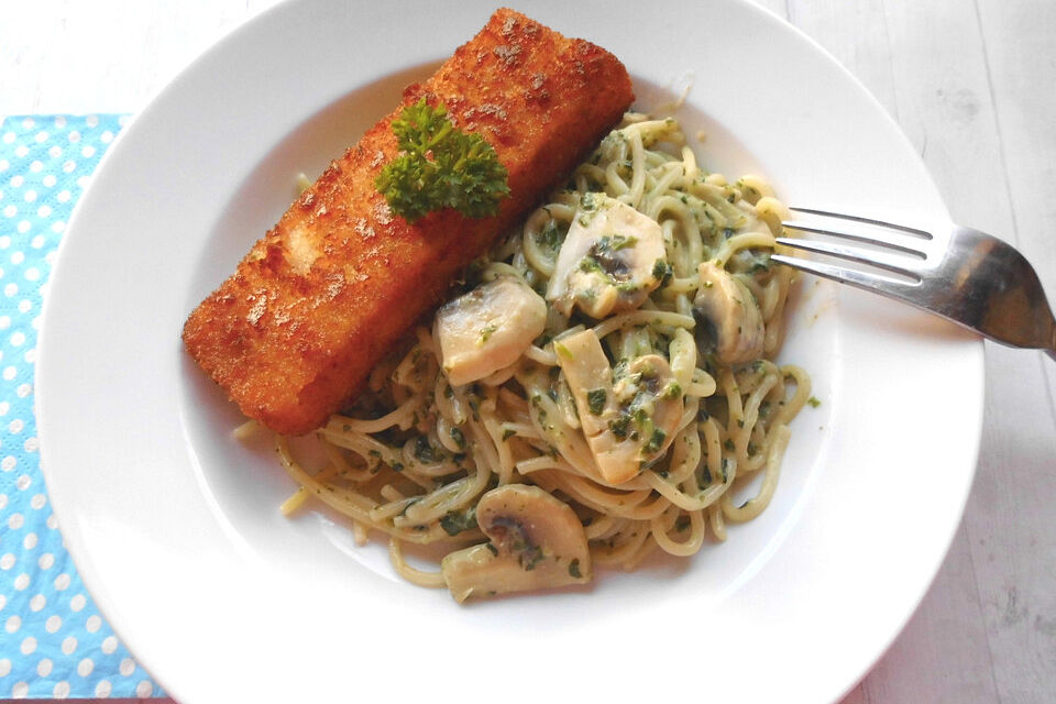 Cremige Spaghetti mit Wildlachs, Blattspinat, frischen Champignons und Knoblauch