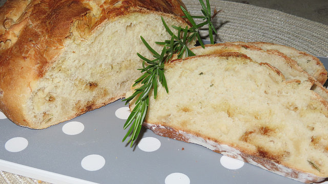 Knusprig saftiges Rosmarinbrot ohne Hefe von Aerenchym