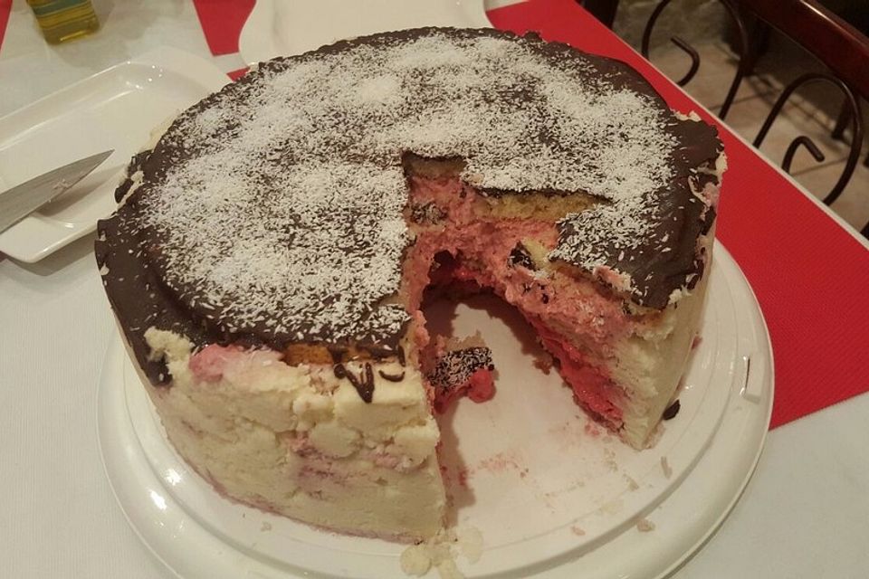 Himbeer-Erdbeer-Kokos-Sahnetorte à la Regina