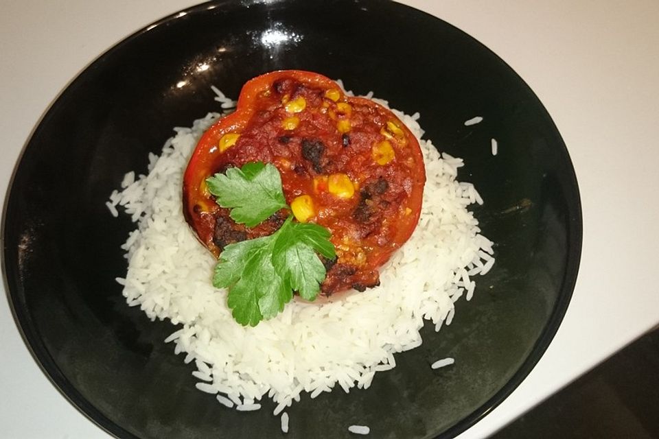 Gefüllte Paprika mit Chili con Carne