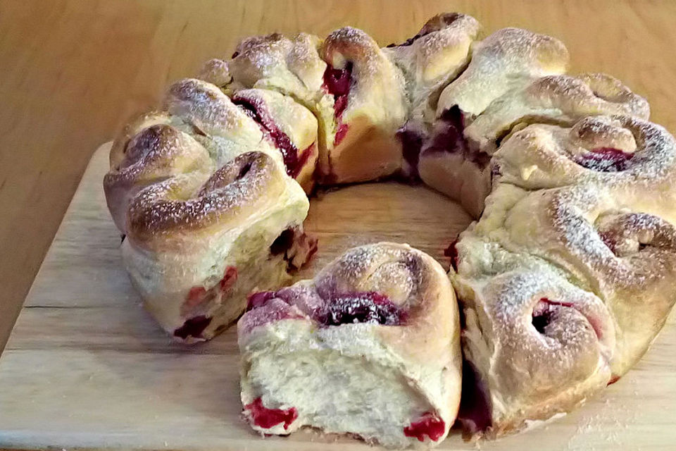 Himbeerschnecken mit Germteig