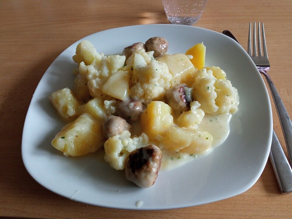 Blumenkohl mit Hackbällchen und Kartoffeln in heller Soße von Lelmine ...