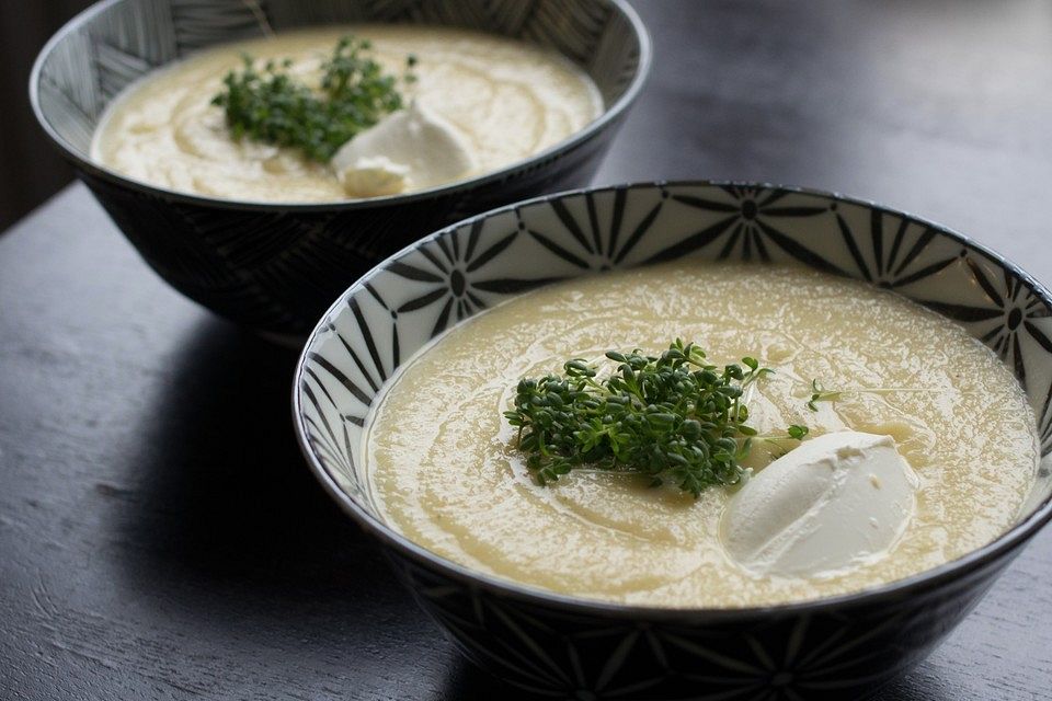 Schwarzer Rettich-Pastinaken-Blumenkohlsuppe