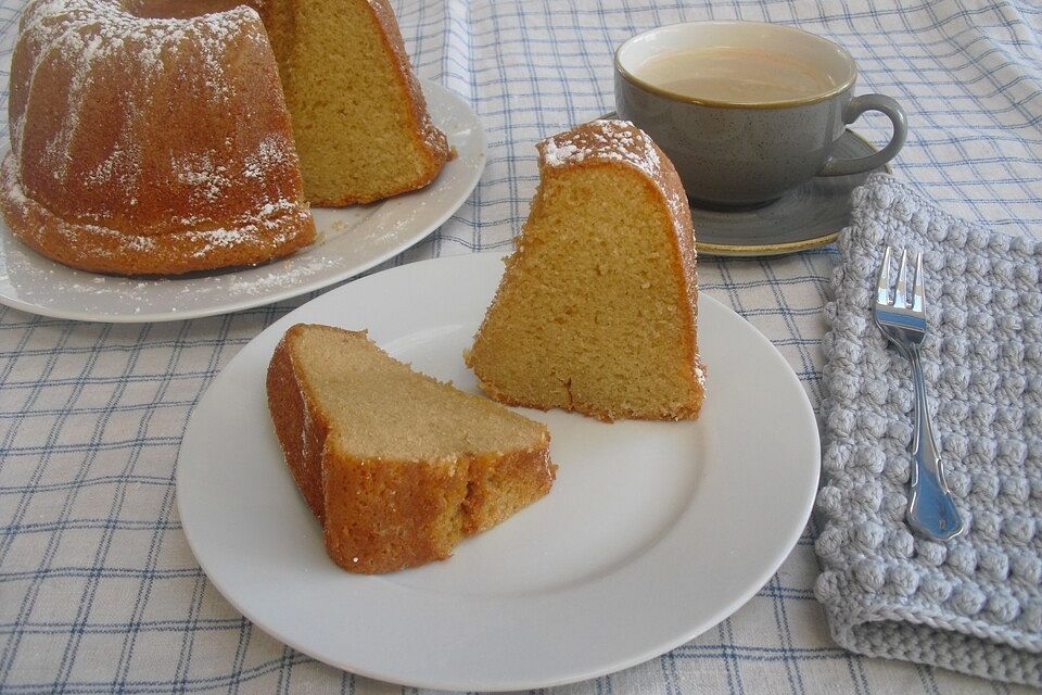 Saftiger Eierlikörkuchen