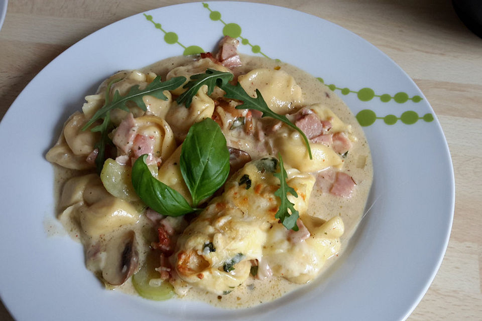 Überbackene Tortellini in Käsesahnesauce