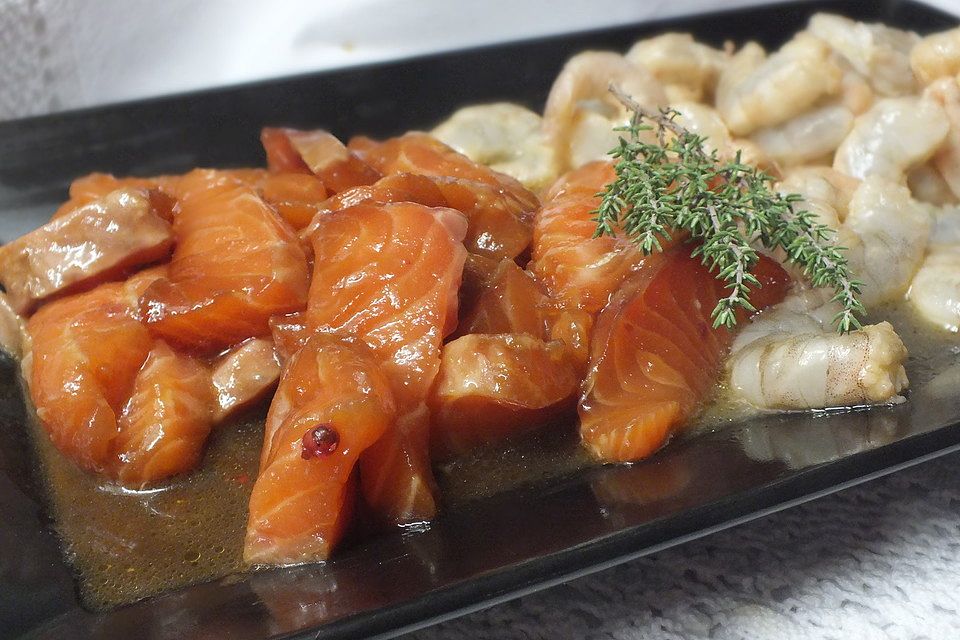 Lachs mit besonderer Sauce und Marinade