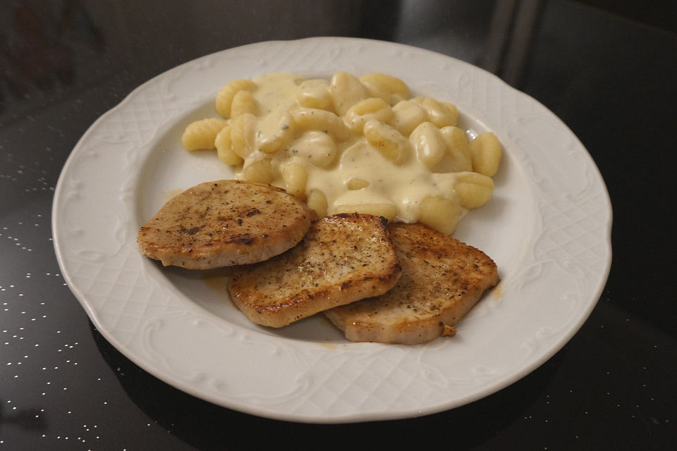 Schweinskarree an Gnocchi mit Gorgonzolasauce