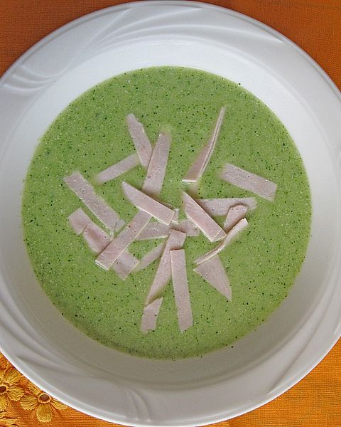 Broccoli Cremesuppe mit Schinkenstreifen à la Gisela