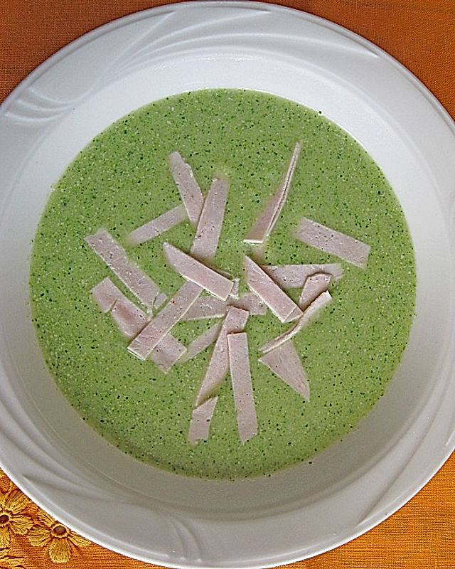 Broccoli - Cremesuppe mit Schinkenstreifen à la Gisela