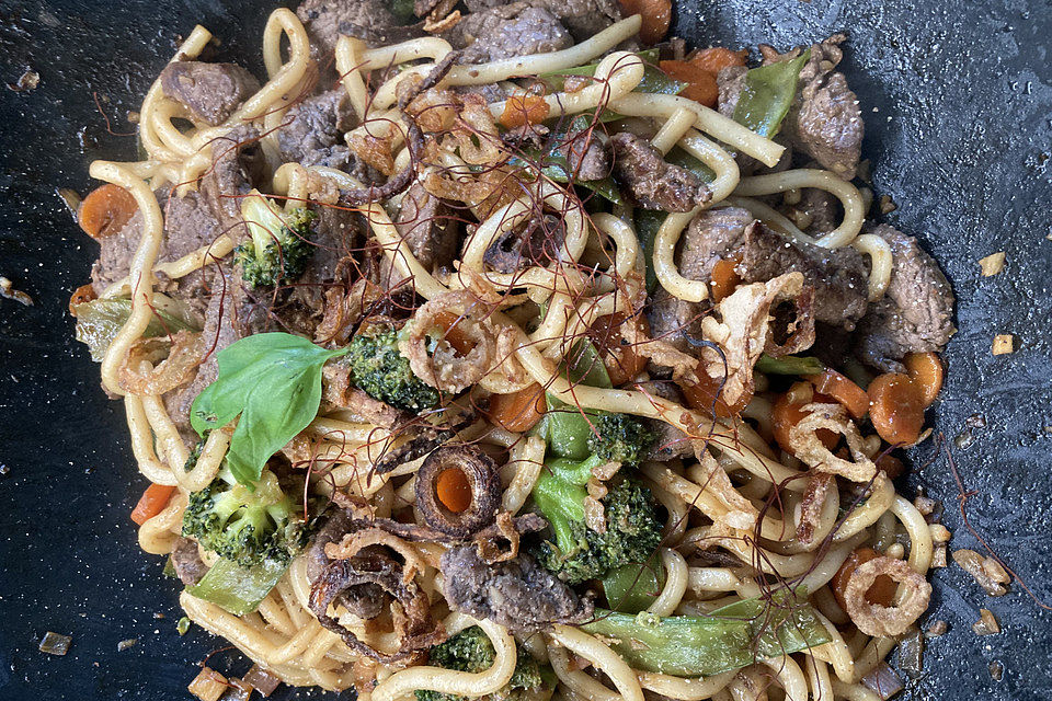 Beef Stir Fry mit Udon Nudeln