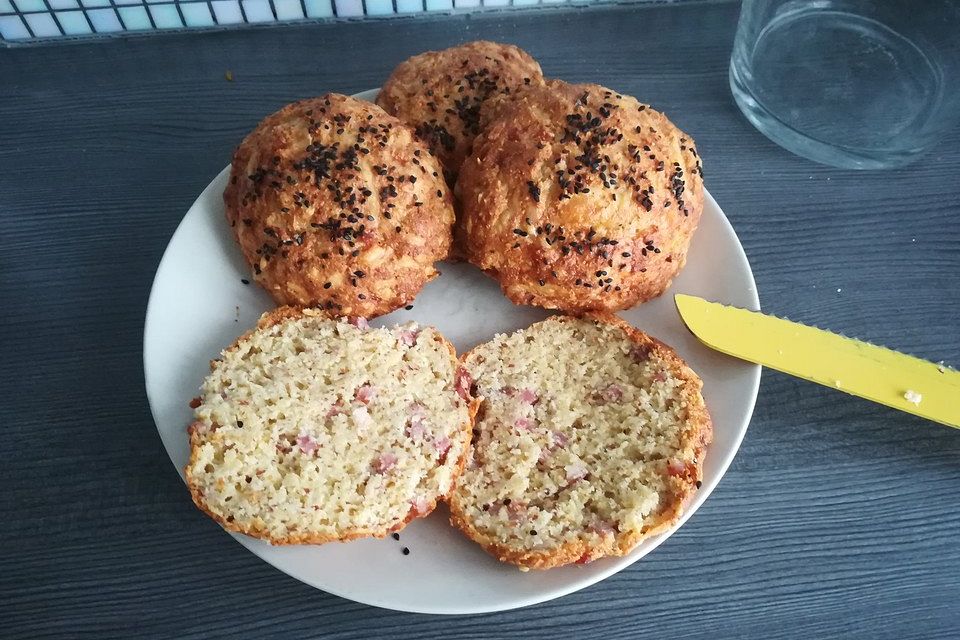 Low Carb Speck-Käse-Brötchen