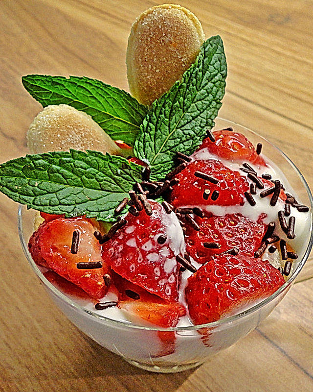 Erdbeer - Löffelbiskuit Nachtisch