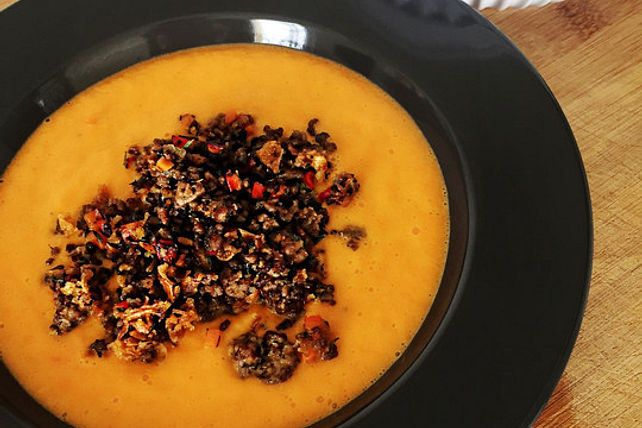 Paprika-Möhrensuppe mit Hackgröstl von Sakuki| Chefkoch