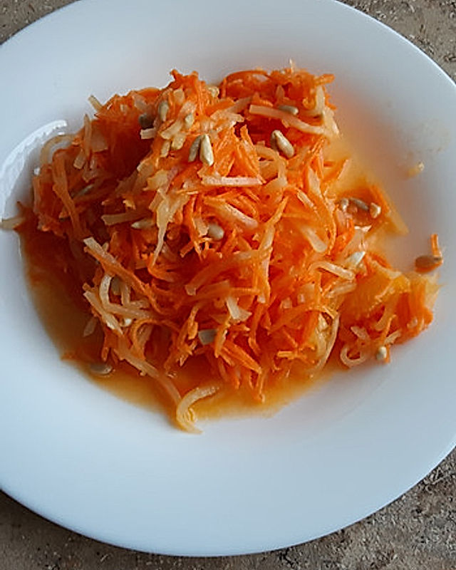 Sellerie-Möhren-Orangen-Salat