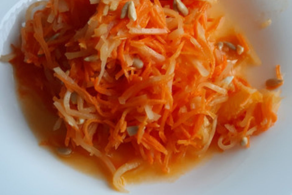 Sellerie-Möhren-Orangen-Salat