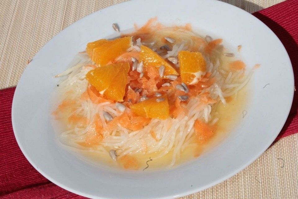 Sellerie-Möhren-Orangen-Salat