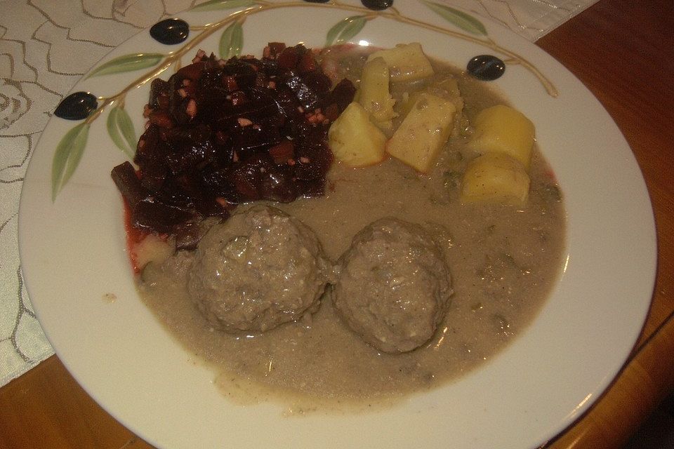 Köngsberger Klopse in Kapernsauce mit Gewürzgurken