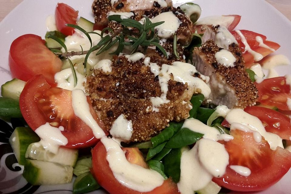 Feldsalat mit Schnitzelstreifen in Mandel-Amarant-Panade