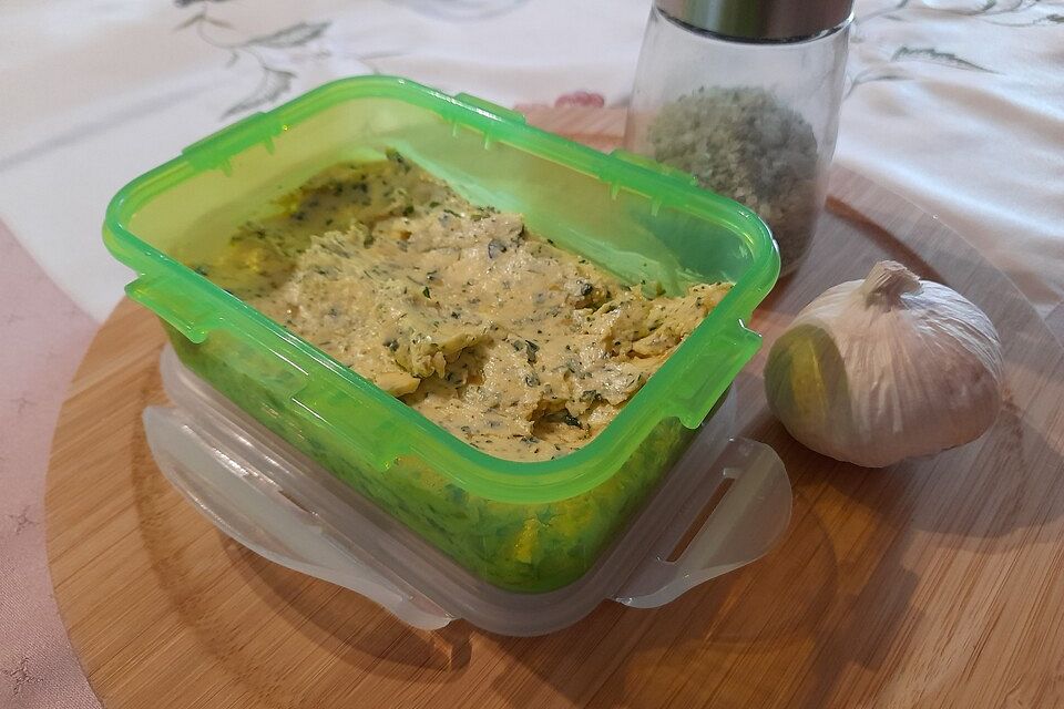 Mamas Kräuterbutter mit Senf und Maggi