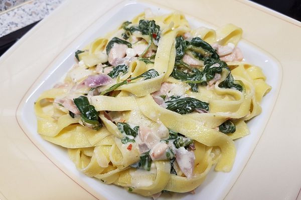 Tagliatelle mit Lachs-Spinat-Hirtenkäse-Soße von tawohl | Chefkoch